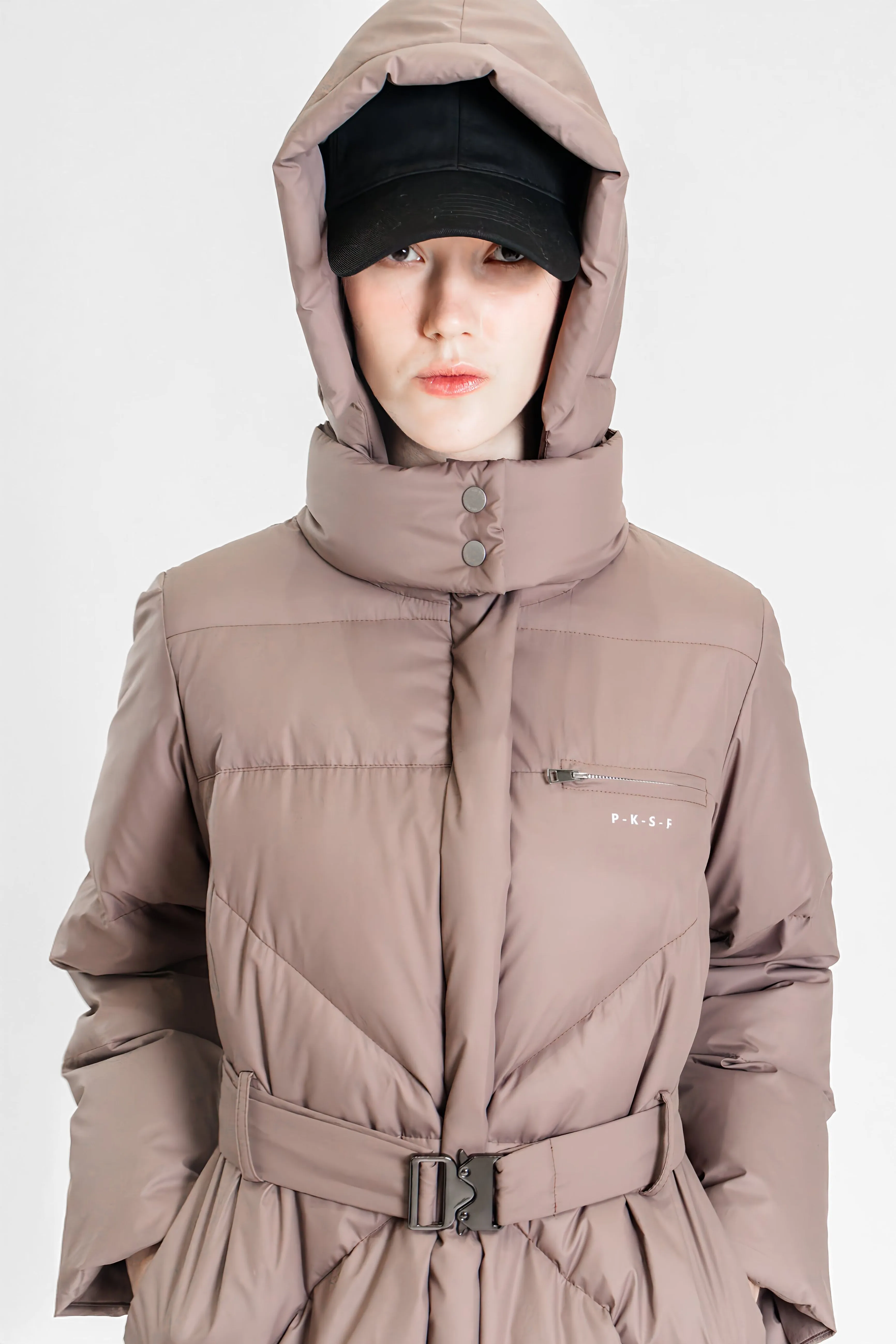 CHESTNUT BROWN MID-LENGTH DOWN COAT
